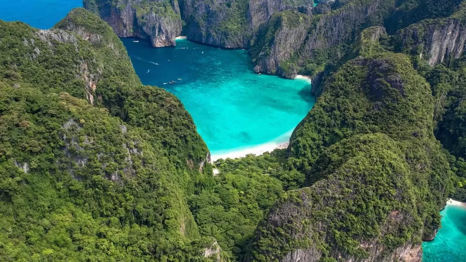 PHI PHI + MAYA BAY + BAMBOO ISLAND BY SPEED CATAMARAN